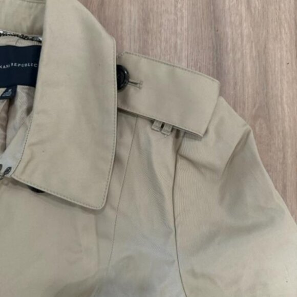 Banana Republic Trench Coat- Size Medium - Picture 7 of 8